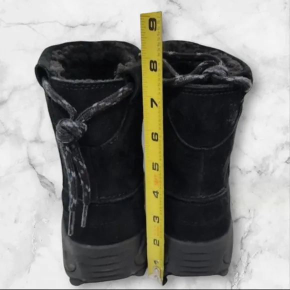 NWOT Merrell Unisex Suede Black Boots Waterproof Faux Fur Men 8.5 or Wom…