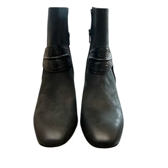 NWOT Vionic Vienne Carnelia Over the Ankle Black Boots Sz 9