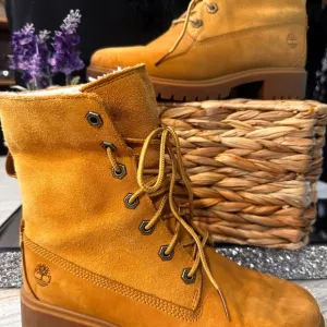 NWOT Women’s Timberland Teddy Fleece Fold down lace BootsSize 6.5