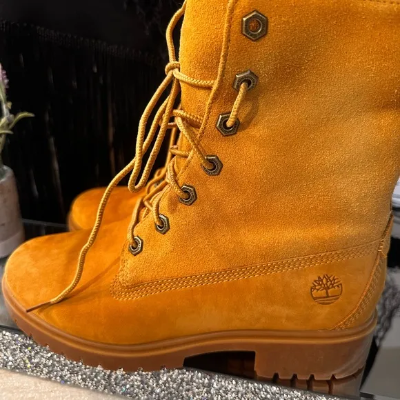 NWOT Women’s Timberland Teddy Fleece Fold down lace BootsSize 6.5