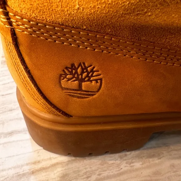 NWOT Women’s Timberland Teddy Fleece Fold down lace BootsSize 6.5