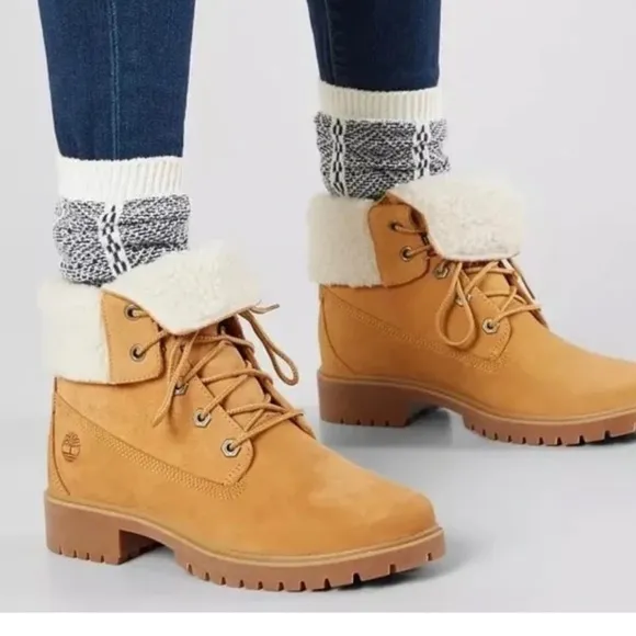 NWOT Women’s Timberland Teddy Fleece Fold down lace BootsSize 6.5