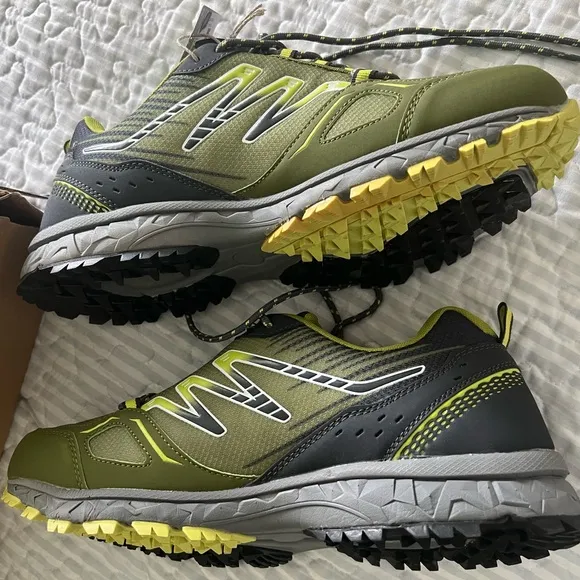 NWT awesome Hiking Boots men 12