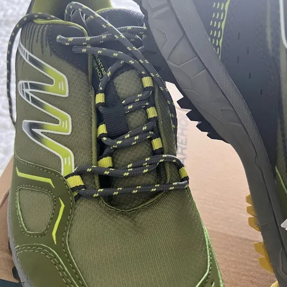 NWT awesome Hiking Boots men 12