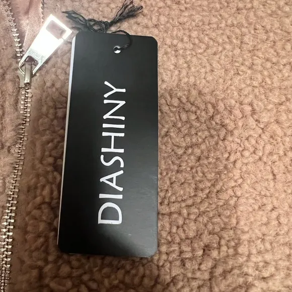 NWT DIASHINY Faux Fur Zipper Coats Women Casual Lapel Fleece Winter Small (M)