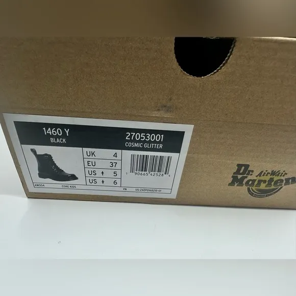 NWT DOC MARTEN Youth/woken 1460 glitter lace up boots. Eu 37 women 6