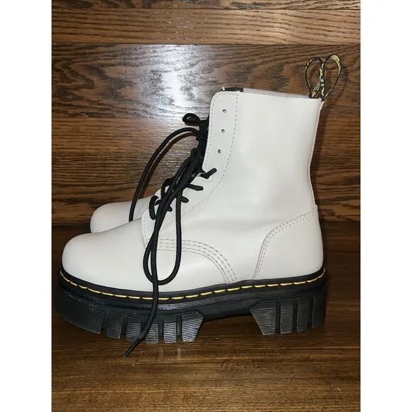 NWT Dr Martens Audrick 8-Eye Women’s Grey Leather Platform Boots Sz US 7 38