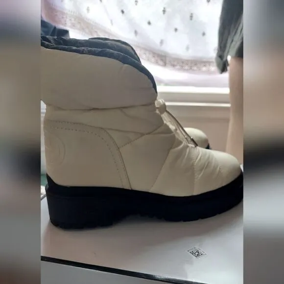 NWT Guess Women’s Leeda 2 Cold Weather Winter Snow Boots Ivory Size 9