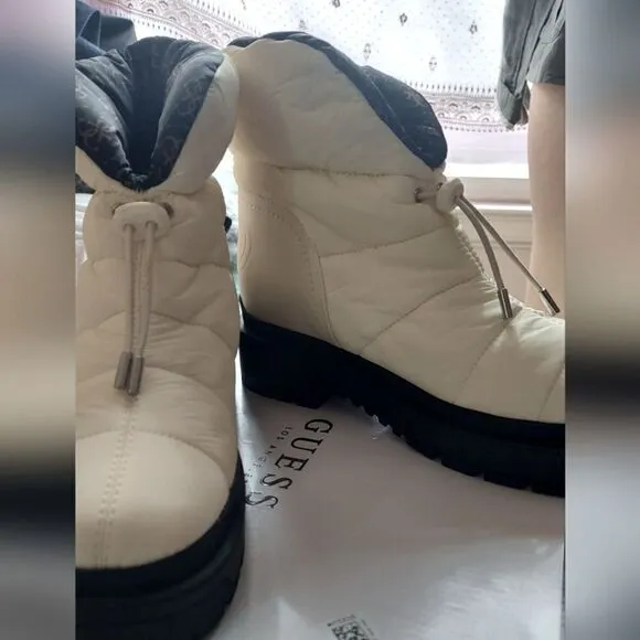 NWT Guess Women’s Leeda 2 Cold Weather Winter Snow Boots Ivory Size 9