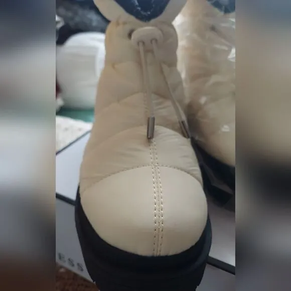 NWT Guess Women’s Leeda 2 Cold Weather Winter Snow Boots Ivory Size 9