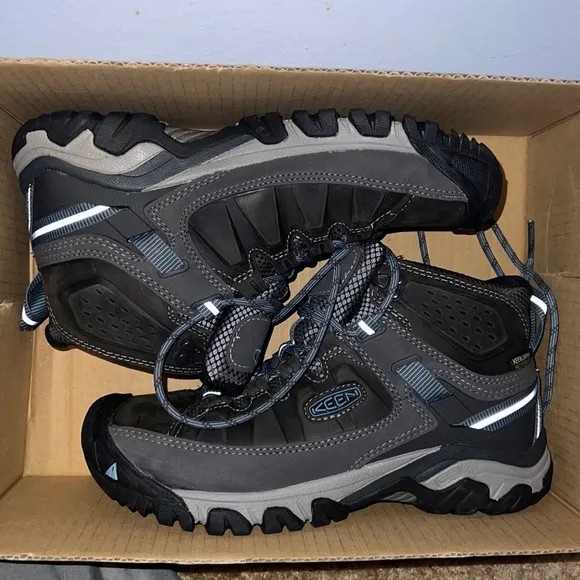 NWT Keen Women’s Hiking Boots