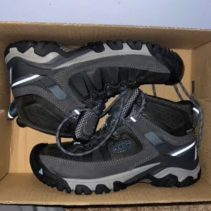 NWT Keen Women’s Hiking Boots