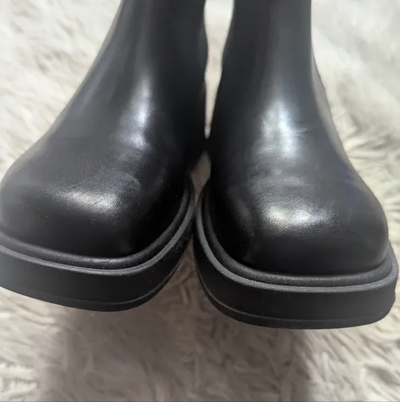 NWT RARE Vagabond Dorah Chelsea Boot in Black Leather