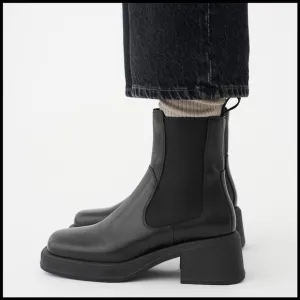 NWT RARE Vagabond Dorah Chelsea Boot in Black Leather