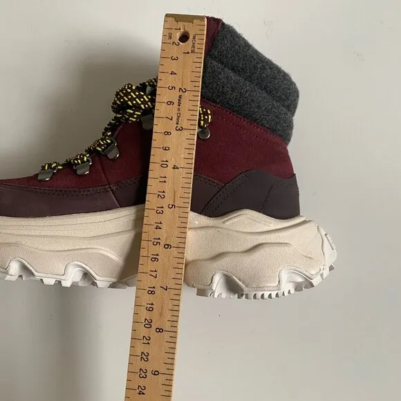NWT Sorel Kinetic Breakthru Caribou Women's Water Proof Suede Leather Boots Sz 8