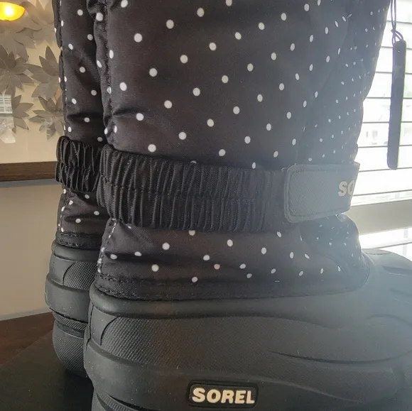 NWT Sorel Youth Flurry Print Winter Boots
