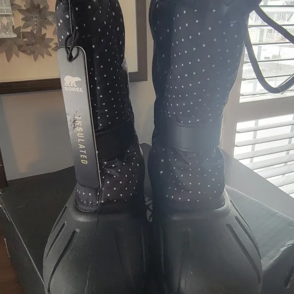 NWT Sorel Youth Flurry Print Winter Boots