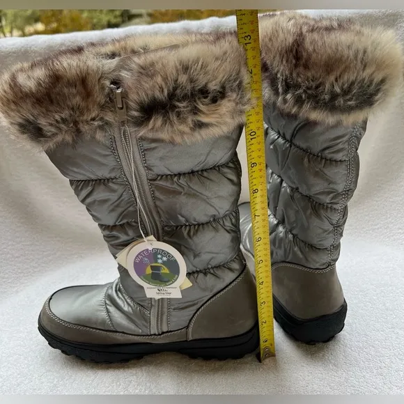 NWT Spring Step Vanish Snow Boot - Silver - SZ. US 7.5-8  / EU 38