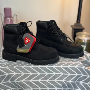 NWT Timberland Kids Black Insulated Boots with PrimaLoft Size 1 No Box