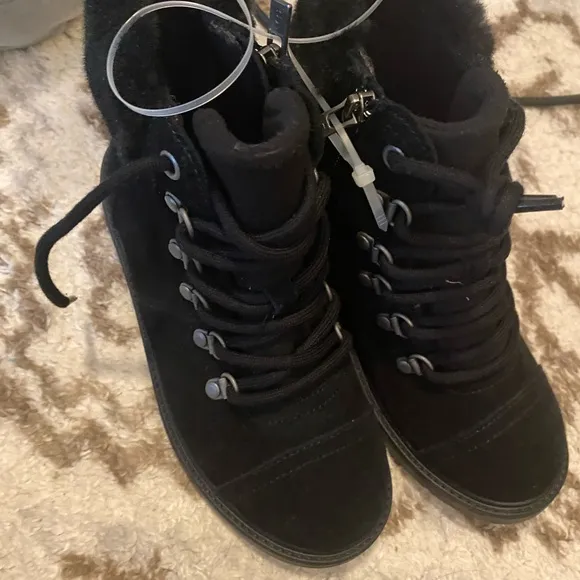NWT UGG Boots Lace Up SHEARLING Suede w/ Fur Top Black Zipper Kids Size 1
