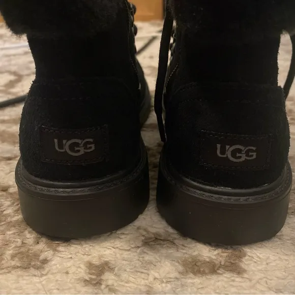 NWT UGG Boots Lace Up SHEARLING Suede w/ Fur Top Black Zipper Kids Size 1