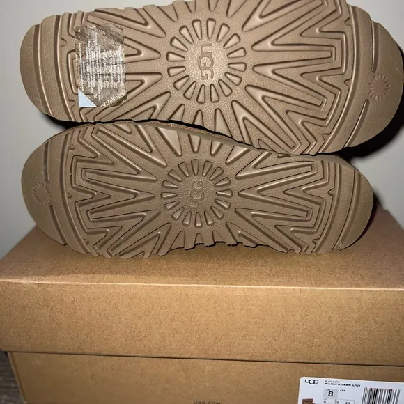 NWT UGG Classic Ultra Mini Alpsey  Chestnut Brown Suede Boots Sz 8