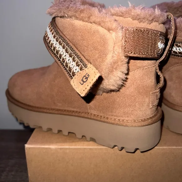 NWT UGG Classic Ultra Mini Alpsey  Chestnut Brown Suede Boots Sz 8