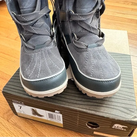 NWT! WATERPROOF Sorel Tivoli Lace-Up All Weather Boots Short Faux Fur gray grey