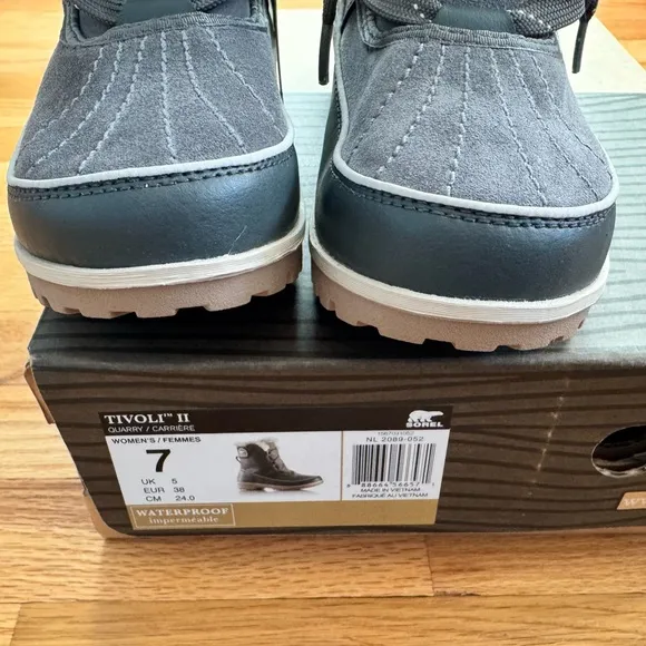 NWT! WATERPROOF Sorel Tivoli Lace-Up All Weather Boots Short Faux Fur gray grey
