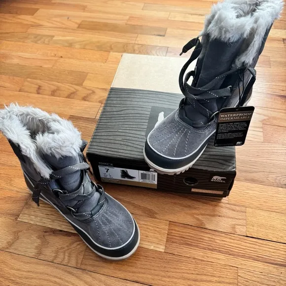 NWT! WATERPROOF Sorel Tivoli Lace-Up All Weather Boots Short Faux Fur gray grey