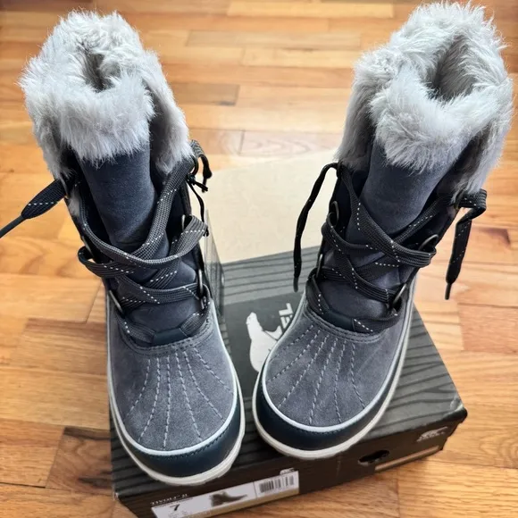 NWT! WATERPROOF Sorel Tivoli Lace-Up All Weather Boots Short Faux Fur gray grey