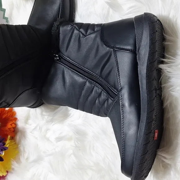 NWT Weatherproof brand ankle winter boots. 8.5, black