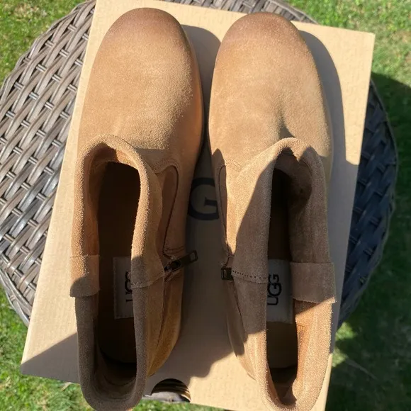 NWT/NIB UGG Women Suede Josefene Foldover Cuff Boots in Chestnut (Sz. 9)