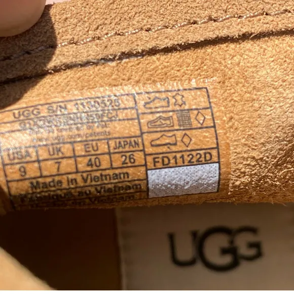 NWT/NIB UGG Women Suede Josefene Foldover Cuff Boots in Chestnut (Sz. 9)
