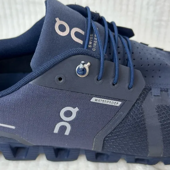 On Cloud Swiss Engineering Men’s Size 11 Waterproof Navy Running Shoes Sneakers