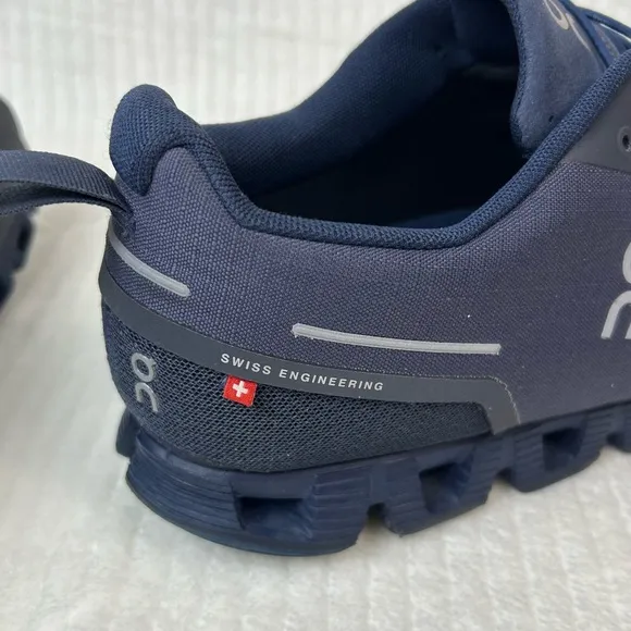 On Cloud Swiss Engineering Men’s Size 11 Waterproof Navy Running Shoes Sneakers