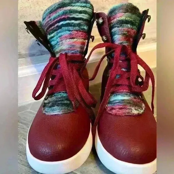 OTBT Roam Boots WOMENS red lace up boots - NWOT