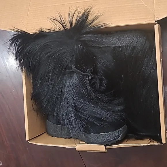 Pajar Nikky-Baby Fur boots.  Size Girls 2.  Black fur.