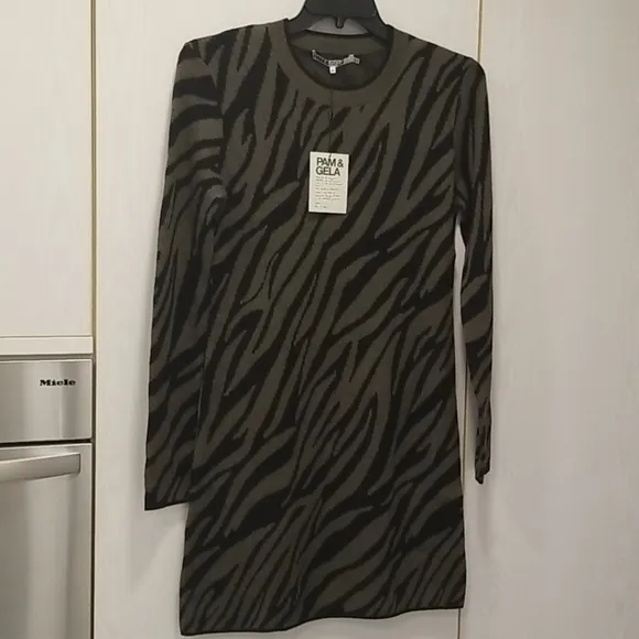 💕PAM &amp; GELA💕 Zebra Silk-Blend Sweaterdress M NWT