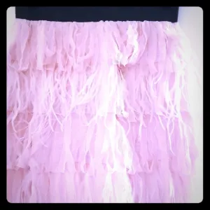 Pink flounce mini-skirt! So cute on!!