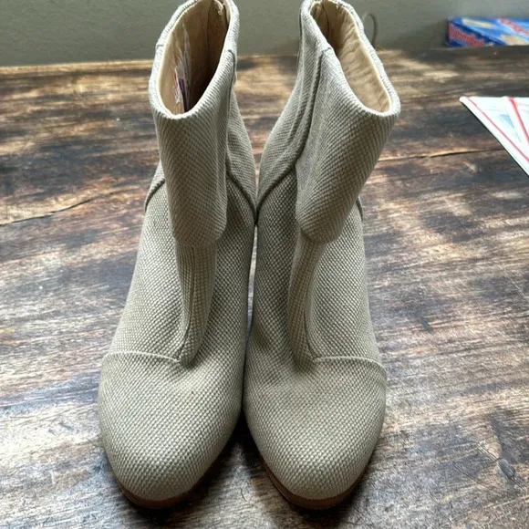 Rag &amp; bone size 8.5  Newbury natural tan colored  Boots for Women