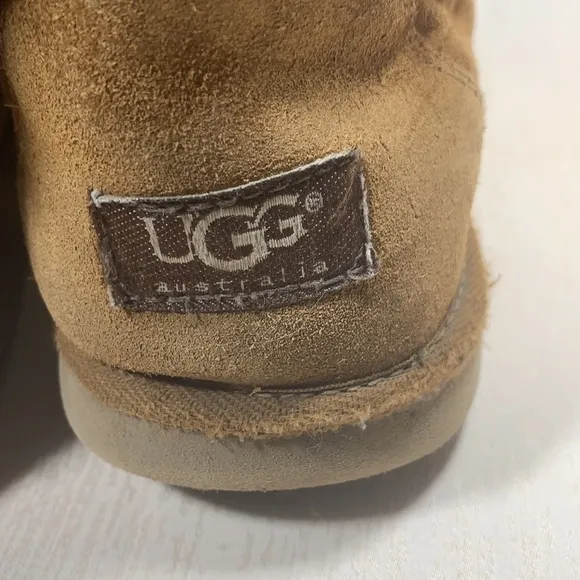 Rare UGG Australia Lace Up Boots-Size 9