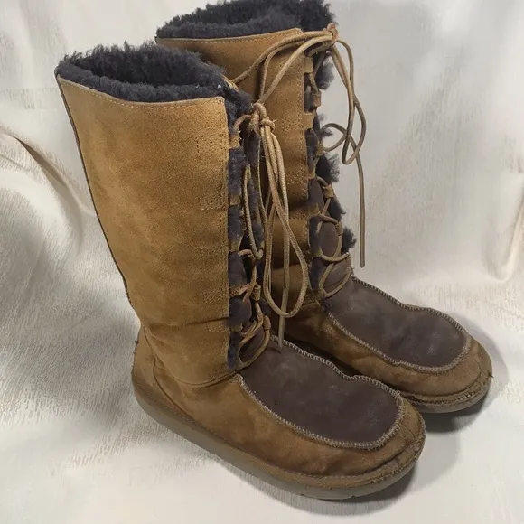Rare UGG Australia Lace Up Boots-Size 9