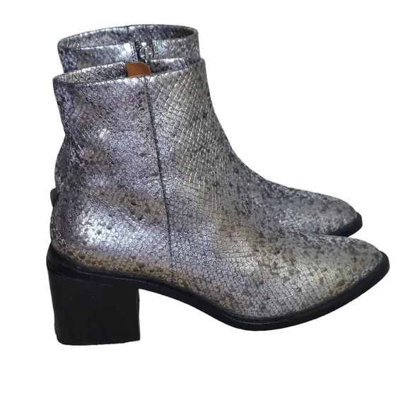 Robert Clergerie‎ Women's Xenia High Top Leather Boots