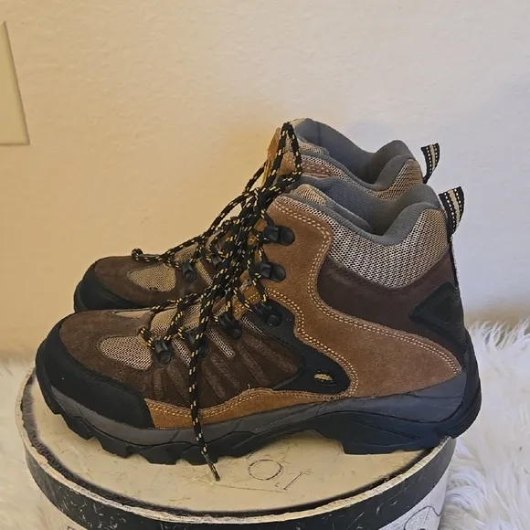 Rugged Brown and Black Outdoor Boots with High-Top Design Unisex