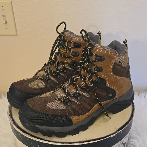 Rugged Brown and Black Outdoor Boots with High-Top Design Unisex