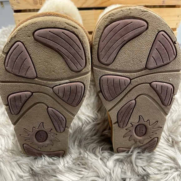 𝅺SIDE lace up UGG Boots