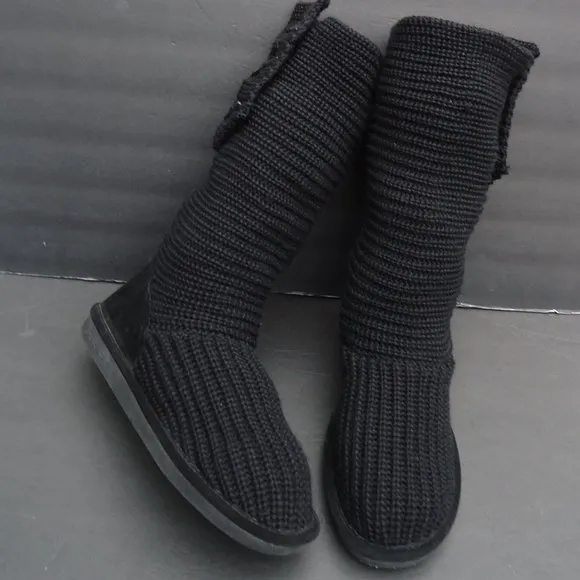 SIZE 11. BEARPAW women's knit tall winter boots.