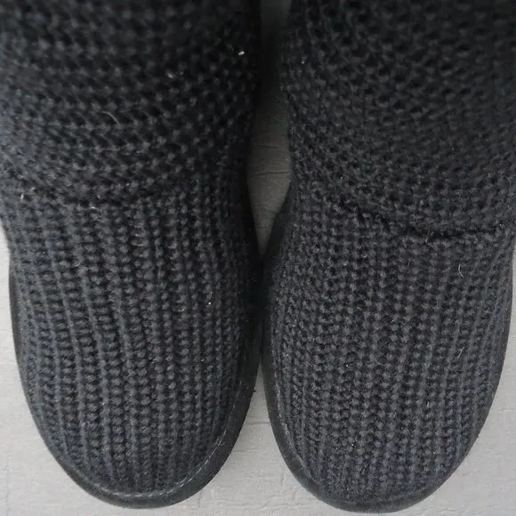 SIZE 11. BEARPAW women's knit tall winter boots.
