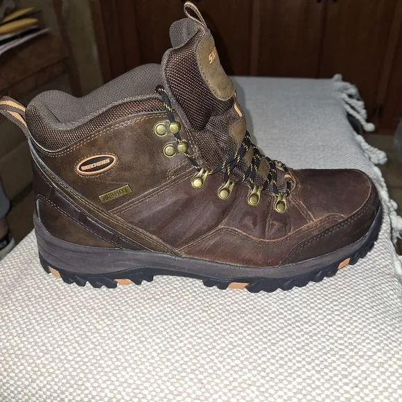 Skechers Relaxed Fit air cooled memory foam waterproof Leather boots size 11.5